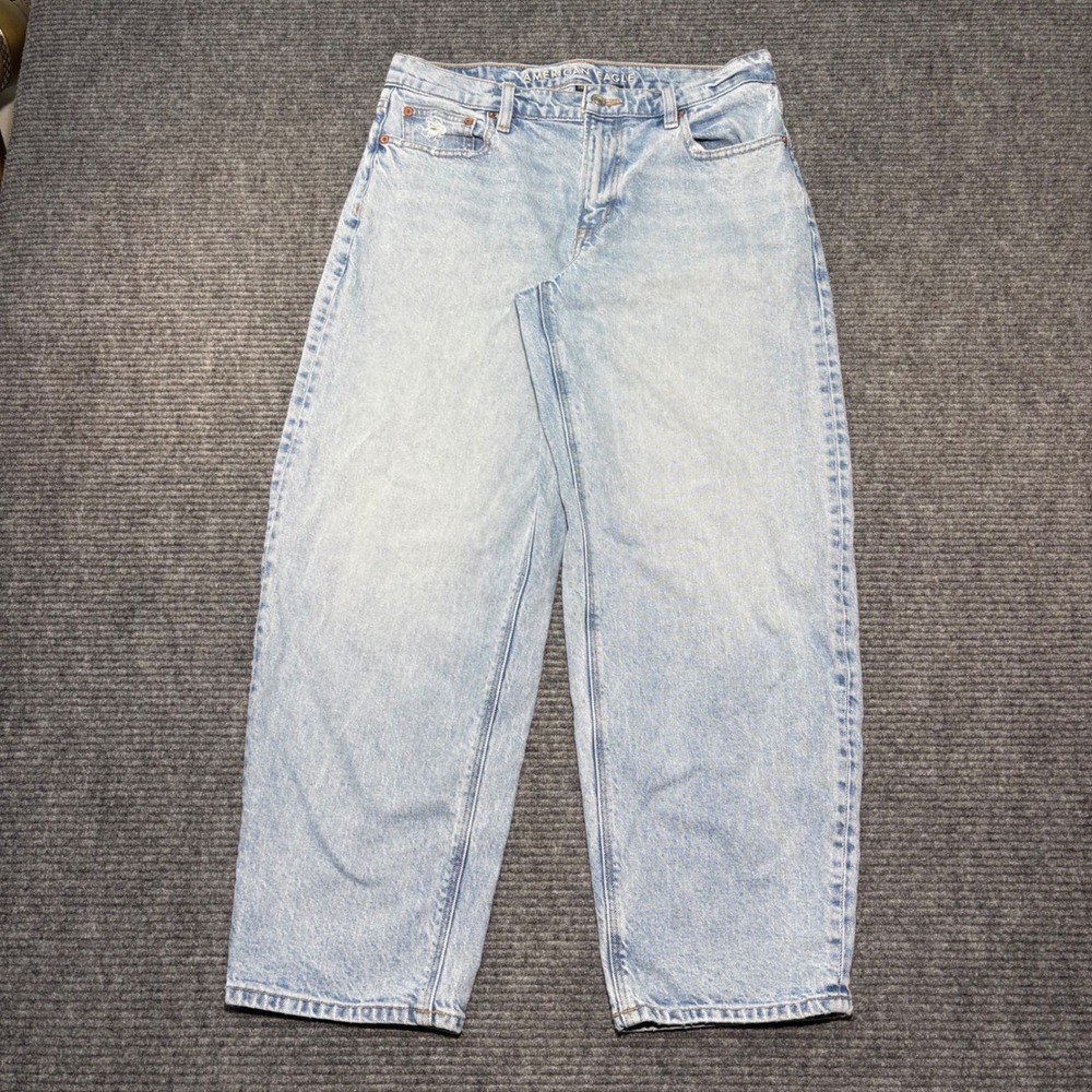American Eagle Barrel Jeans Womens 6 Light Wash Distressed High Rise Curved Leg